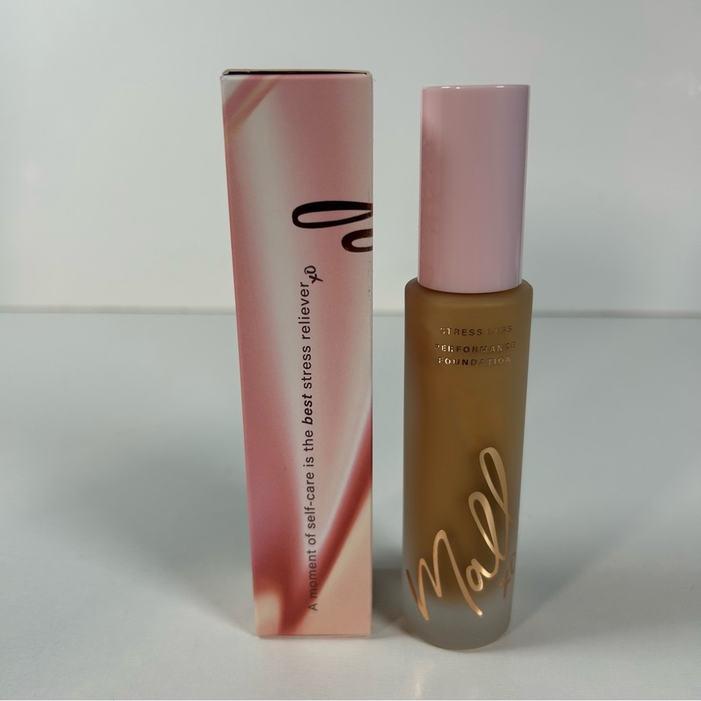 Mally Stress Less Performance Foundation Hydrating Brighten TAN 1 oz New in Box - Picture 3 of 5
